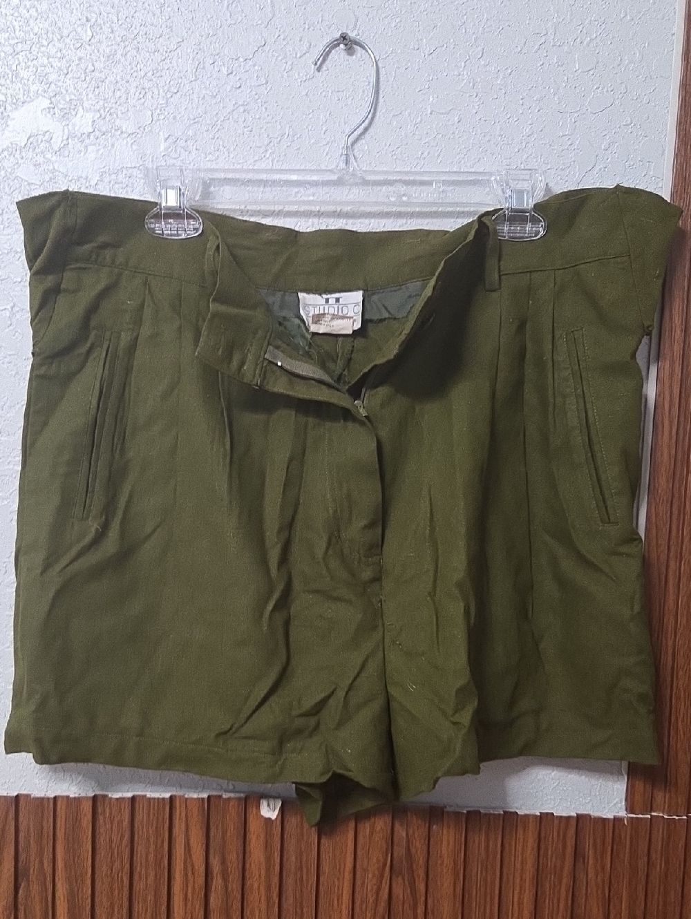 Studio C Olive Green High-Rise Shorts Size 18 W Long 16 In.